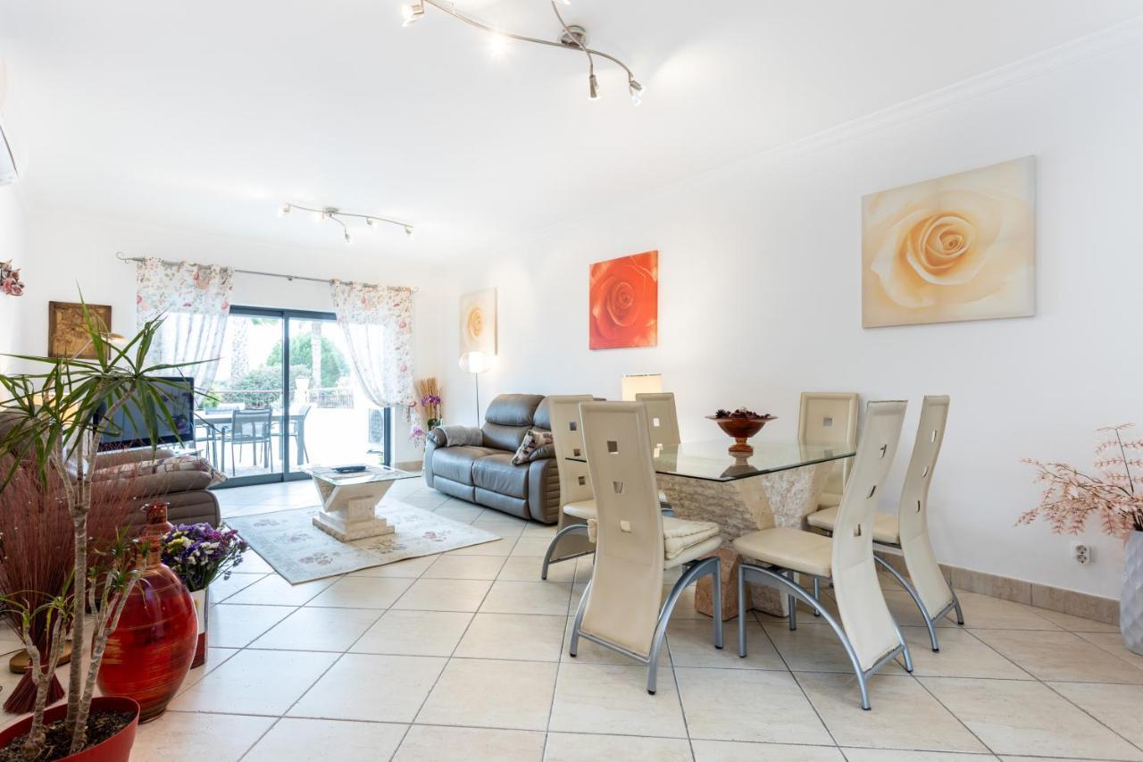 Great 2 Bedroom Apartment With Communal Pool ลากอส ภายนอก รูปภาพ