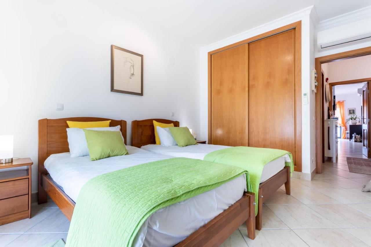 Great 2 Bedroom Apartment With Communal Pool ลากอส ภายนอก รูปภาพ