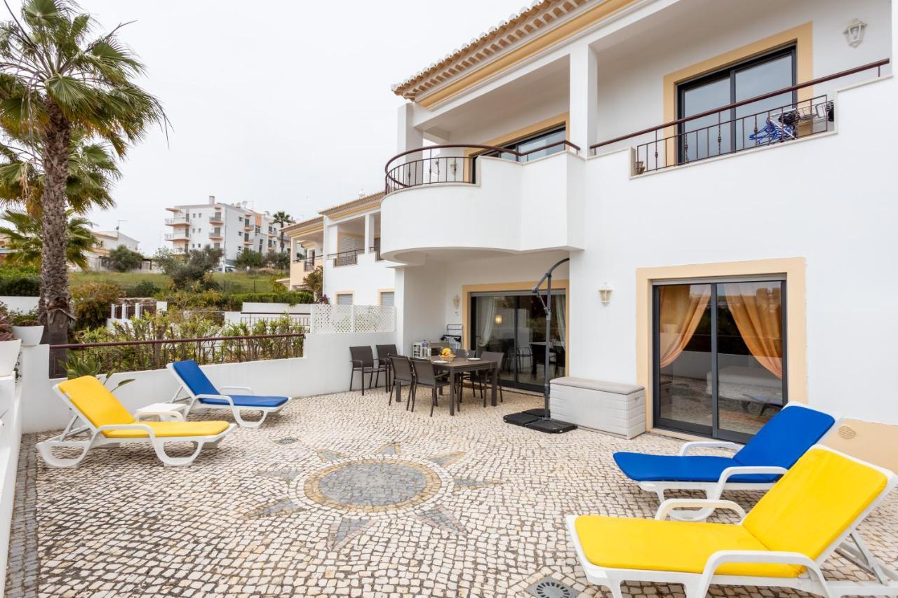 Great 2 Bedroom Apartment With Communal Pool ลากอส ภายนอก รูปภาพ