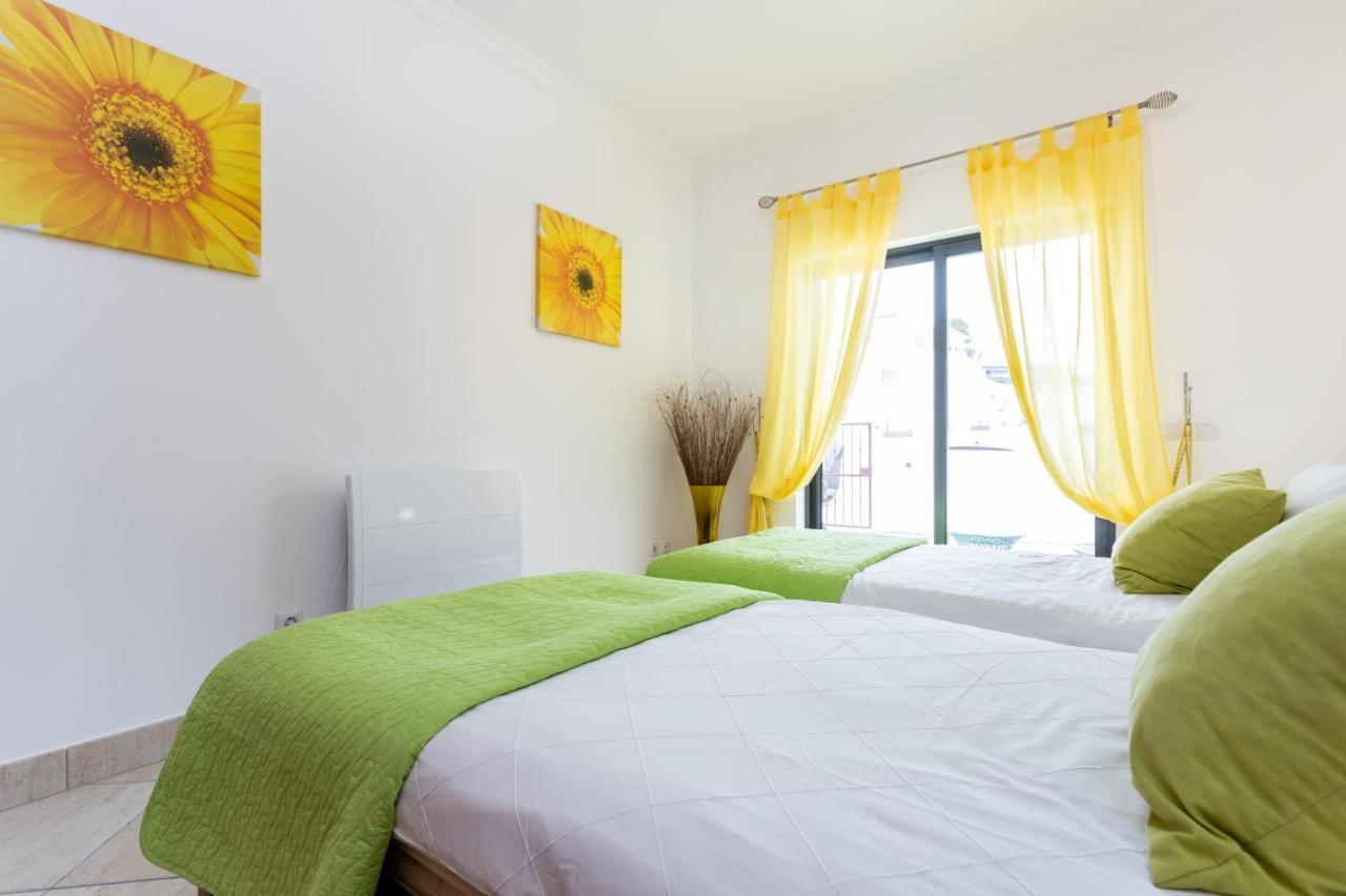 Great 2 Bedroom Apartment With Communal Pool ลากอส ภายนอก รูปภาพ
