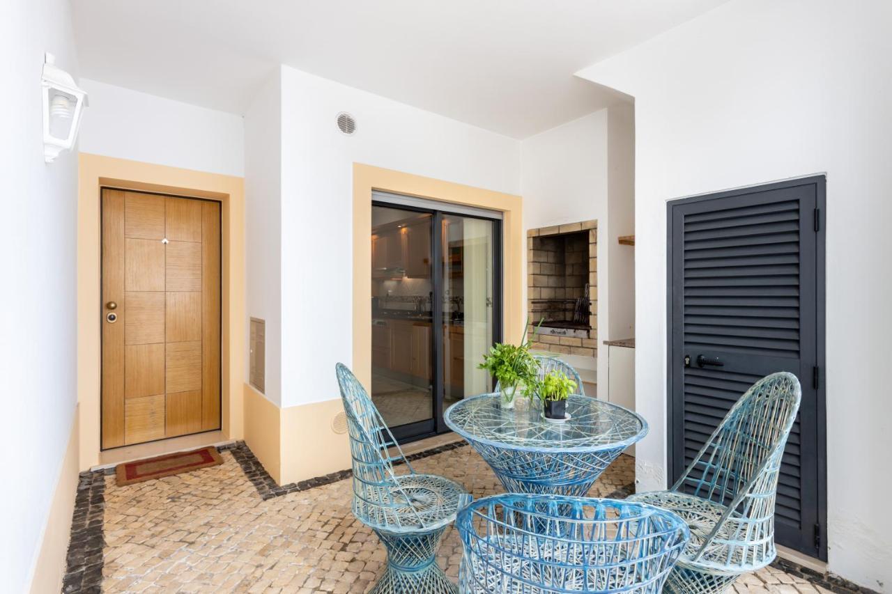 Great 2 Bedroom Apartment With Communal Pool ลากอส ภายนอก รูปภาพ