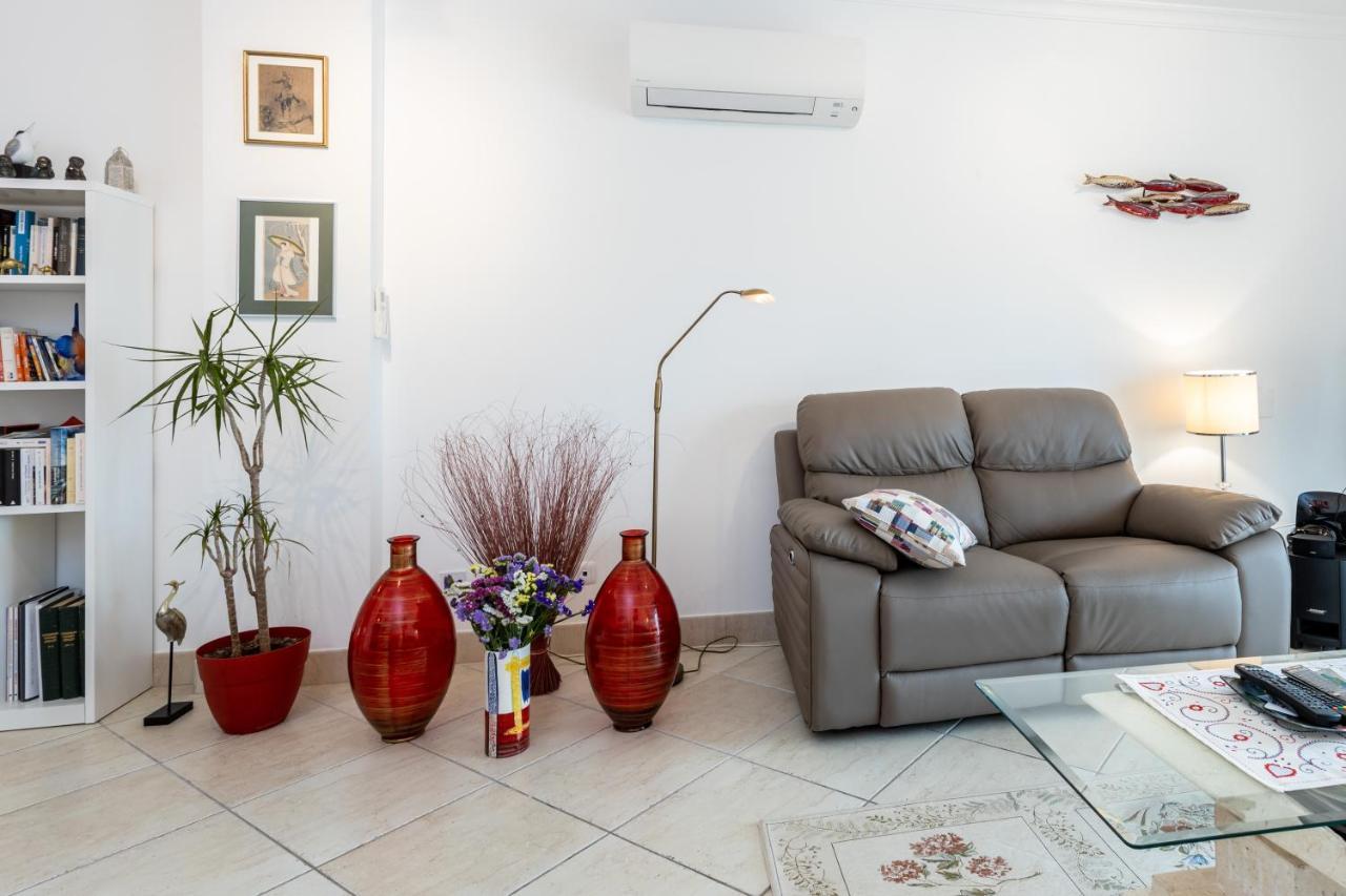 Great 2 Bedroom Apartment With Communal Pool ลากอส ภายนอก รูปภาพ