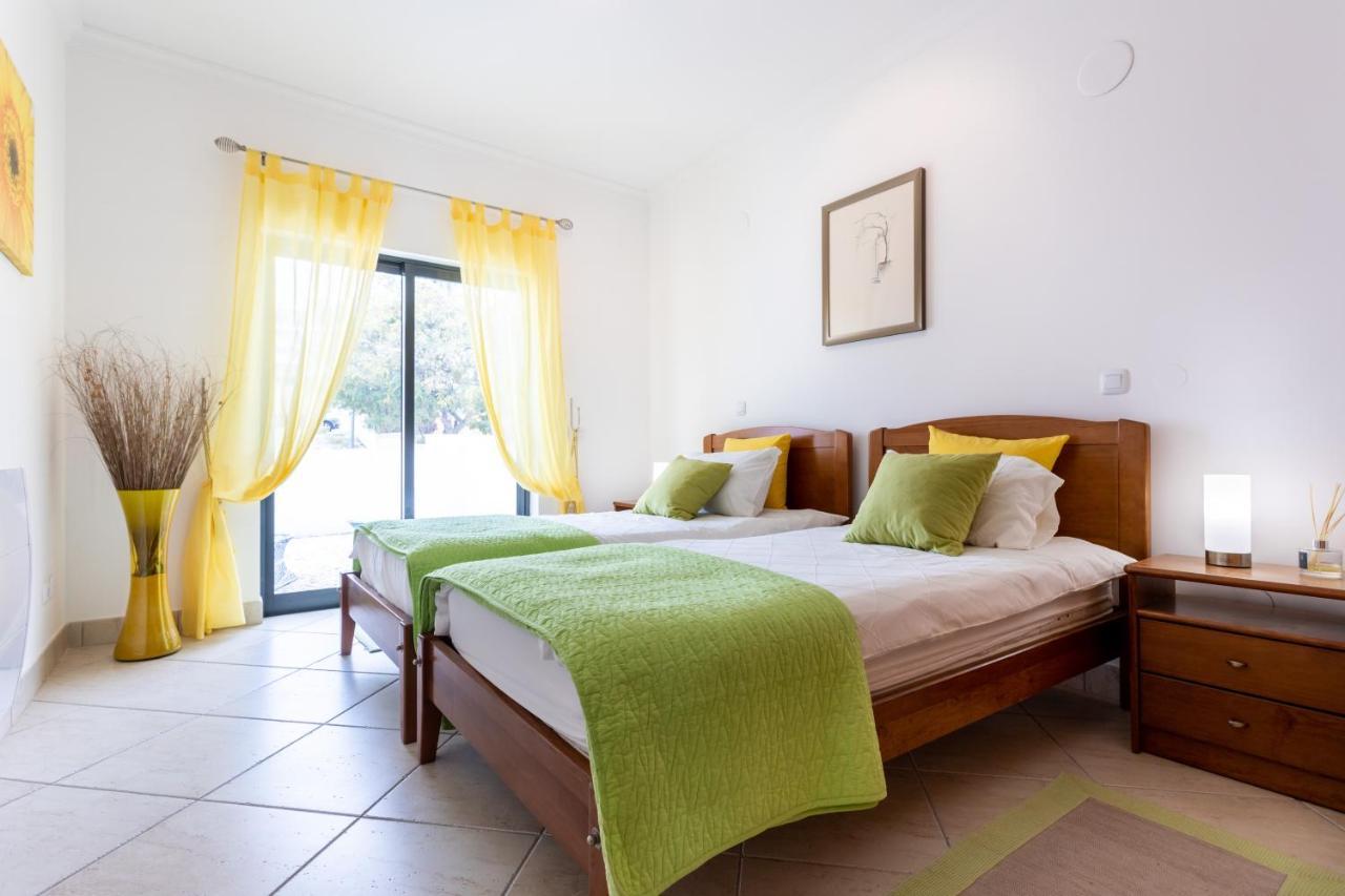 Great 2 Bedroom Apartment With Communal Pool ลากอส ภายนอก รูปภาพ